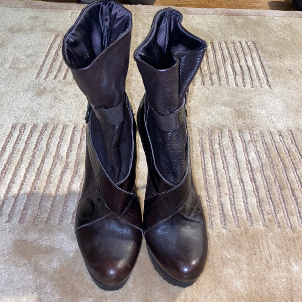 Beautiful Stuart Weitzman Wrap buckle 4” Boots - Picture 2 of 8